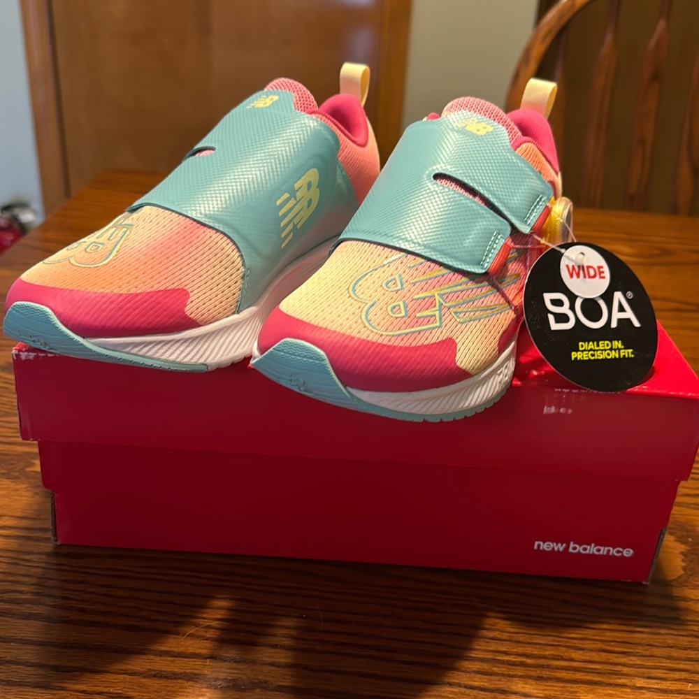 Big Girls size 5W New Balance Shoes BRAND NEW